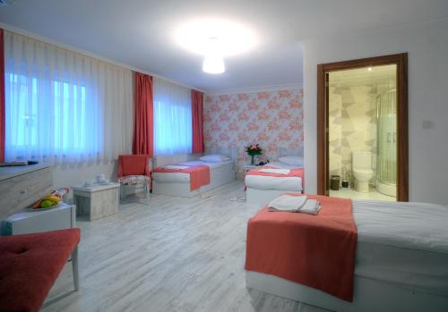 Postel nebo postele na pokoji v ubytování Hotel Abro Sezenler