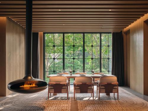 Ruang duduk di Hotel Indigo Hangzhou Uptown,Close to Westlake , boutique design hotel with freeflow minibar