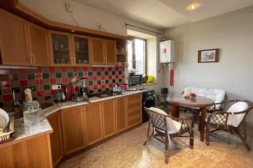 Φωτογραφία από το άλμπουμ του Cheerful 3-bedroom villa with pool σε Oganavan