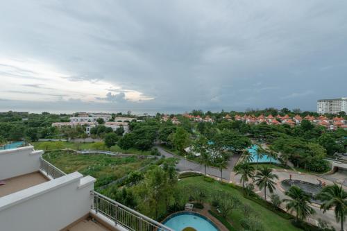 arial view of a city with palm trees and buildings at Deluxe 1bedroom Hua Hin Seaview Beachfront Project in Ban Bo Fai