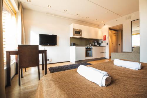a living room with two beds and a kitchen at Skihouse Apartment in Levi