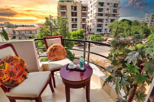 a balcony with chairs and a table on a balcony at Hotel Clarks Inn Jaipur, Banipark in Jaipur