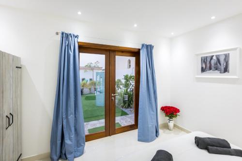  My Way -  Room  picture :   Tea/Coffee maker    Shower    TV                           