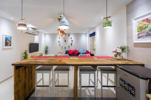  My Way -  Room  picture :   Tea/Coffee maker    Shower    TV                           