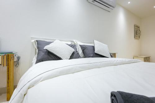  My Way -  Room  picture :   Tea/Coffee maker    Shower    TV                           