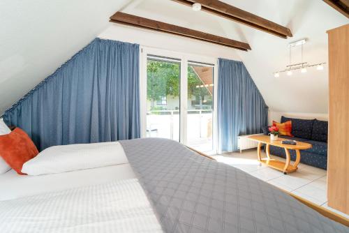 a bedroom with a large bed and a window at Badeweg 4 Strandläufer 2 in Scharbeutz