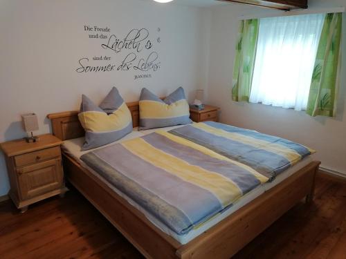 Postel nebo postele na pokoji v ubytování Ferienwohnung Weppermühle