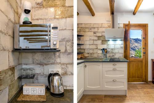 2 fotos de una cocina con encimera y microondas en La Alquería- Pampaneira, en Pampaneira