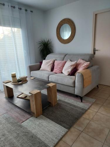 a living room with a couch and a coffee table at Maison calme et chaleureuse in Châlette-sur-Loing