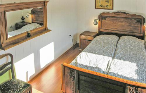 A bed or beds in a room at Awesome Home In Wronki With Kitchen
