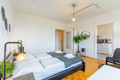 Posteľ alebo postele v izbe v ubytovaní New with a View - Modern Studio