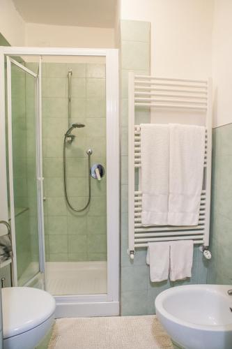 a bathroom with a shower and a toilet and a sink at Poggio Al Vento in Castiglione dʼOrcia