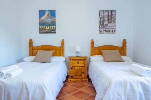 Postel nebo postele na pokoji v ubytování Cubo's Finca Los Acebuches