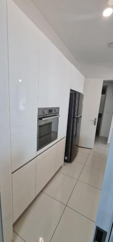 Η κουζίνα ή μικρή κουζίνα στο Jazz Service Suites 2 bedroom 35-1 by Yen's Sojourn