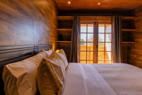 מיטה או מיטות בחדר ב-Foresta Atacama Lodge