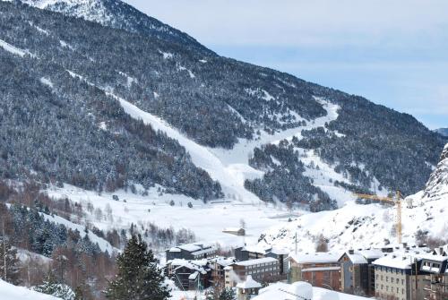  Roc Apartment -  Room  picture :   Shower    TV    Hairdryer                           