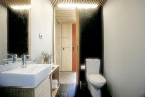 Ένα μπάνιο στο InXisto Lodges