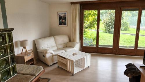 a living room with a couch and a coffee table at Schöne Ferienwohnung in Traumlage FeWo SoloHike in Seelisberg