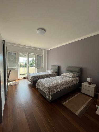 Posteľ alebo postele v izbe v ubytovaní Apartman Kata