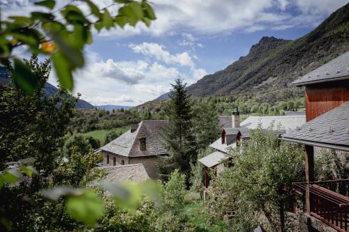 a view of a village with mountains in the background at El Xalet de la Vall de Cardós in Lladrós