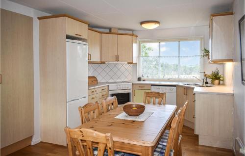 een keuken met een houten tafel en een kom erop bij Lovely Home In Klgerup With Kitchen in Klågerup