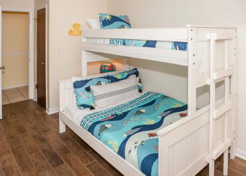 - une chambre avec 2 lits superposés dans l'établissement Island Sunrise 563, à Gulf Shores