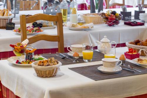 Makanan di atau berdekatan hotel