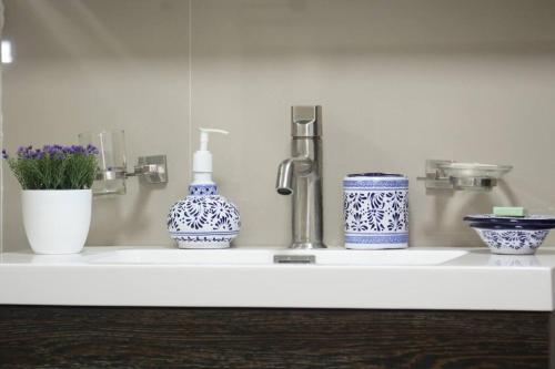 a sink with three blue and white vases on it at Rustic Luxury Retreat Near Historic Zacatlan in Zacatlán