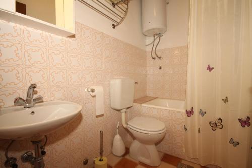 Ένα μπάνιο στο Apartments by the sea Molunat, Dubrovnik - 8550