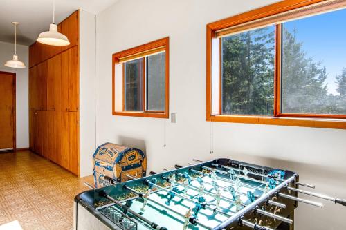 Sala de juegos en Buck Mountain Home