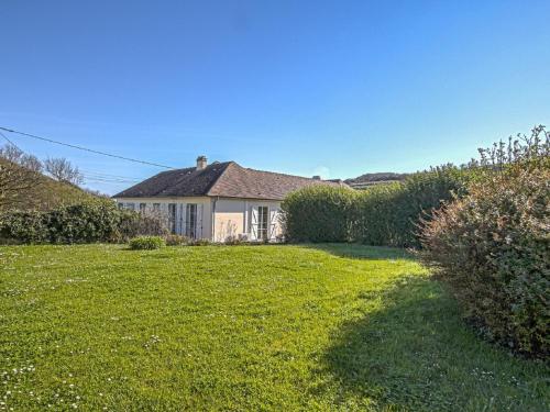 Tasteful holiday home in Aure sur Mer with garden