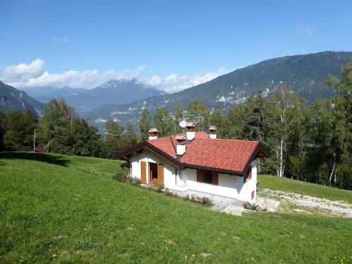 Attractive holiday home in Fonzaso with terrace