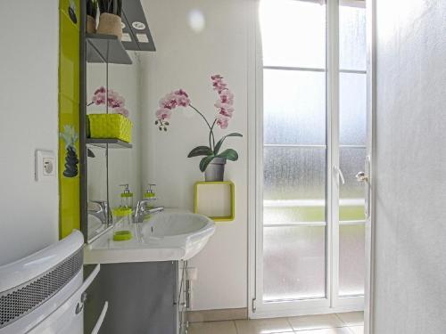 Kúpeľňa v ubytovaní Comfortable holiday home with garden