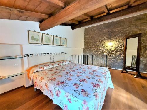 Ένα ή περισσότερα κρεβάτια σε δωμάτιο στο Holiday Home in Tuscany near Lucca