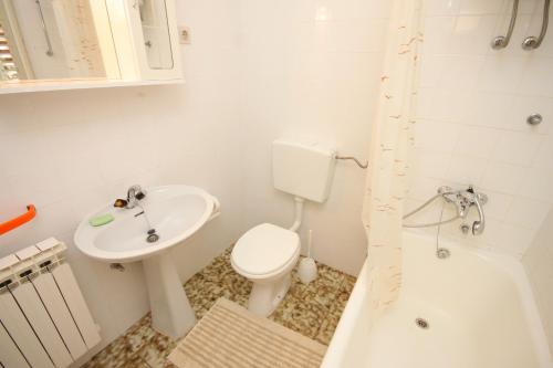 Apartments by the sea Mali Losinj (Losinj) - 2492