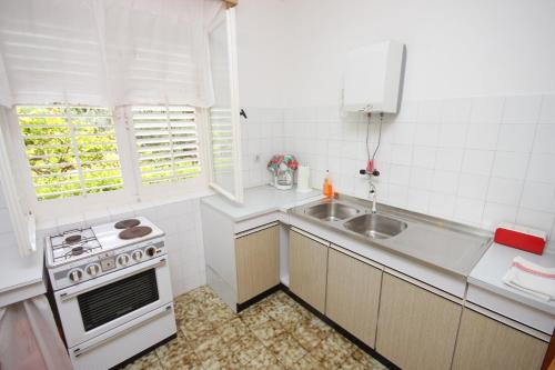 Apartments by the sea Mali Losinj (Losinj) - 2492