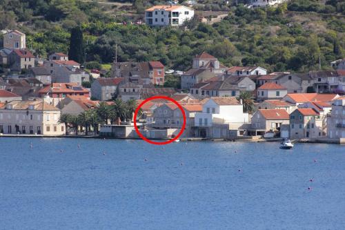 Apartments and rooms by the sea Vis - 2452