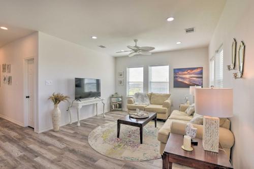 Gallery image of Bright and Breezy Galveston Retreat with Deck! in Galveston