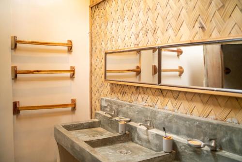 A bathroom at CocoRico Hostel