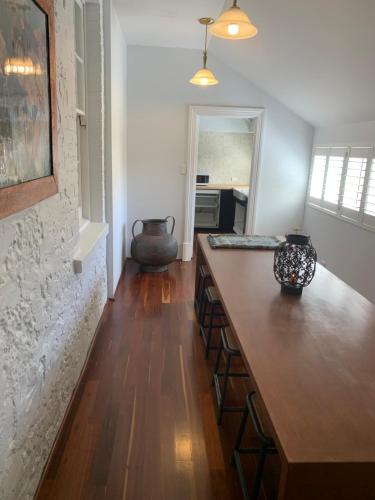 Una cocina o zona de cocina en Accommodation in Fremantle