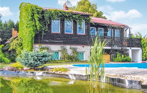 3 Bedroom Beautiful Home In Lubiecin