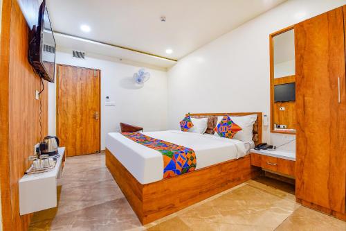 Katil atau katil-katil dalam bilik di FabHotel Prime Rudra