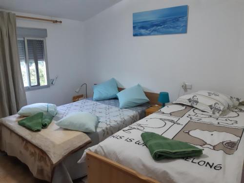 Postel nebo postele na pokoji v ubytování Nice room with swimming pool