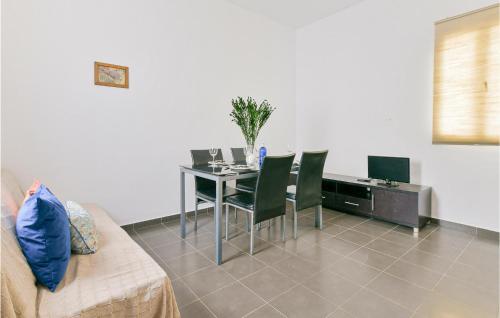 Posezení v ubytování Amazing Home In El Coronil With Wifi