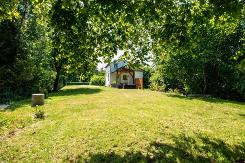 a large yard with a house in the background at gite de l'ile ste hélène in Pitres