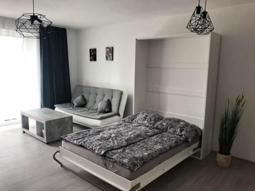 Un pat sau paturi într-o cameră la Lipno apartmán u jezera