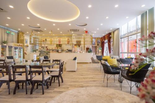 Restoran ili neka druga zalogajnica u objektu Bangkok Rama Hotel