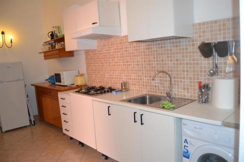 A kitchen or kitchenette at B&B La tarentilla