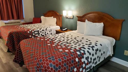 a hotel room with two beds in a room at Stonewood Inn & Suites of Carrollton - Smithfield in Carrollton