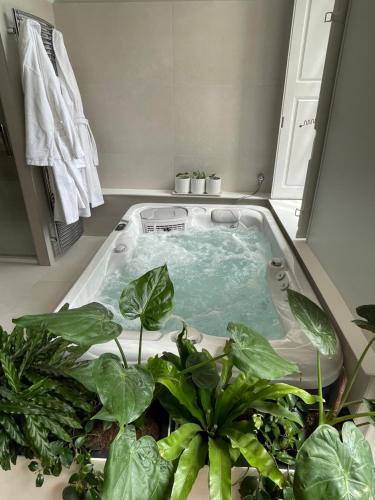 Koupelna v ubytování Suite avec Spa Quartier Cathédrale